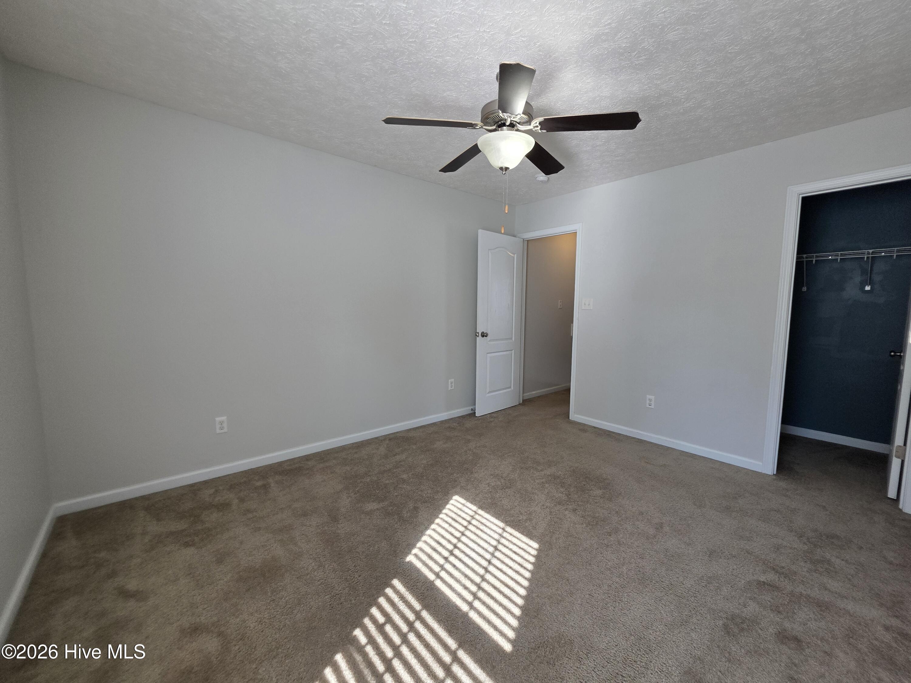 100561348 | Photo 10