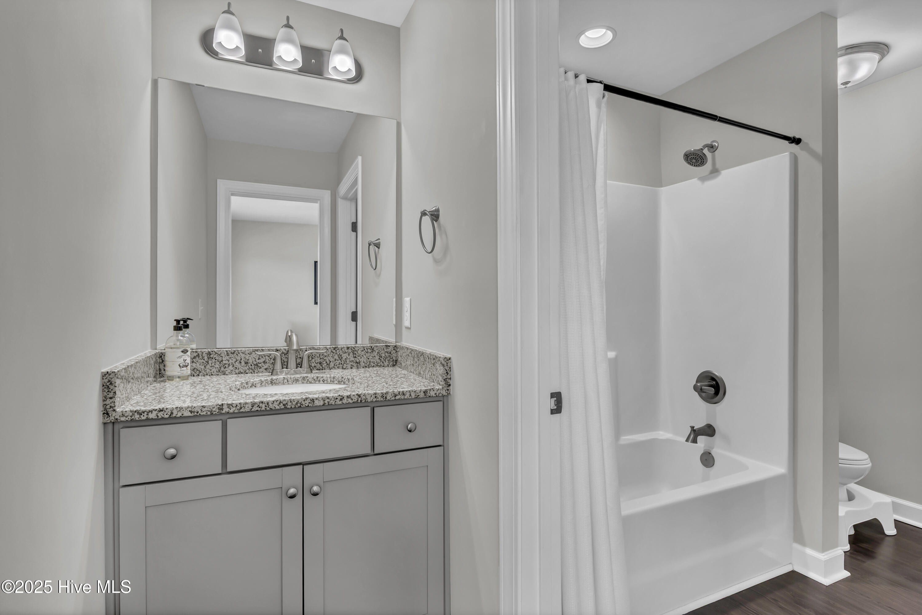 100519414 | Photo 36