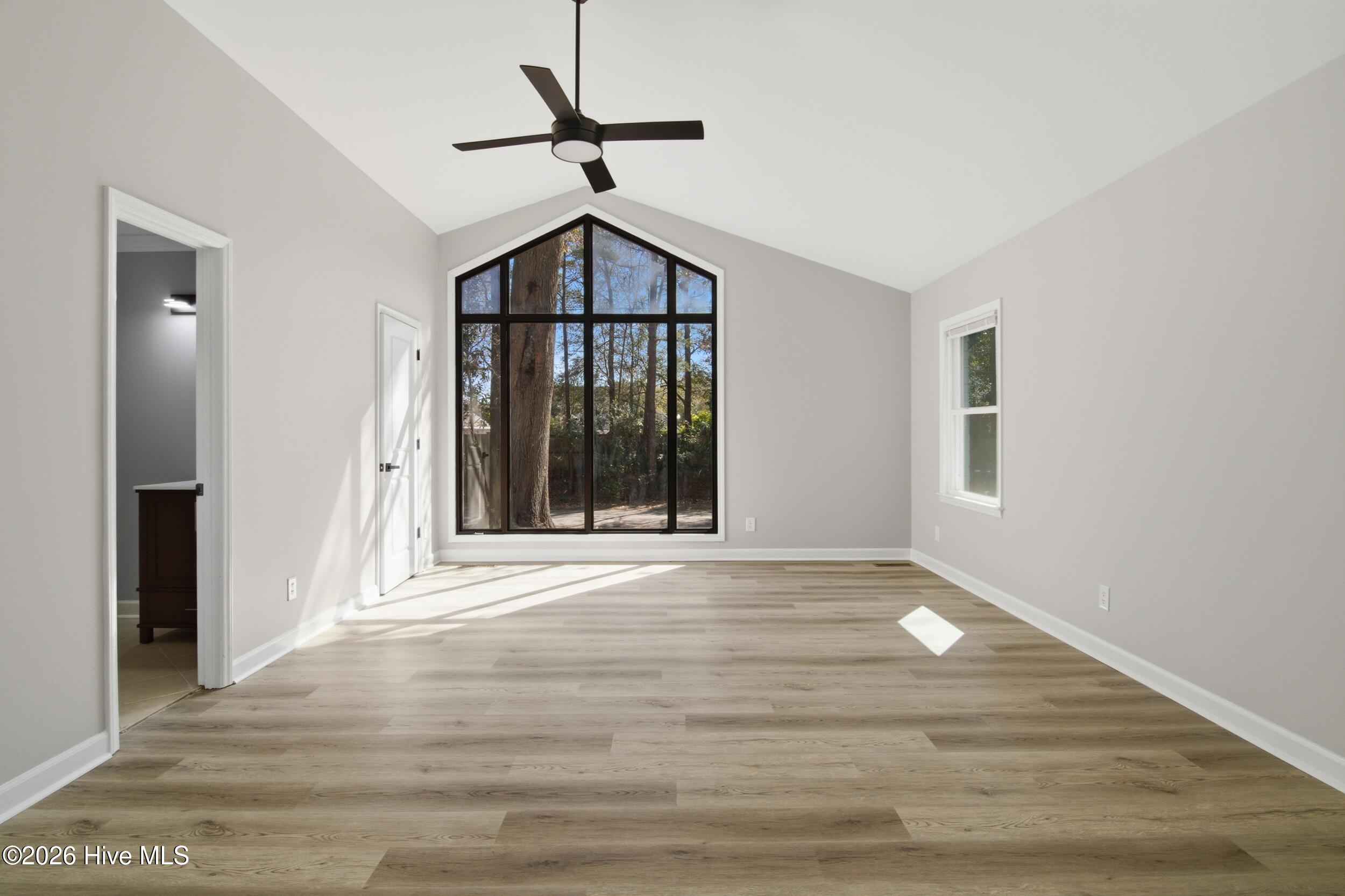 100553868 | Photo 18