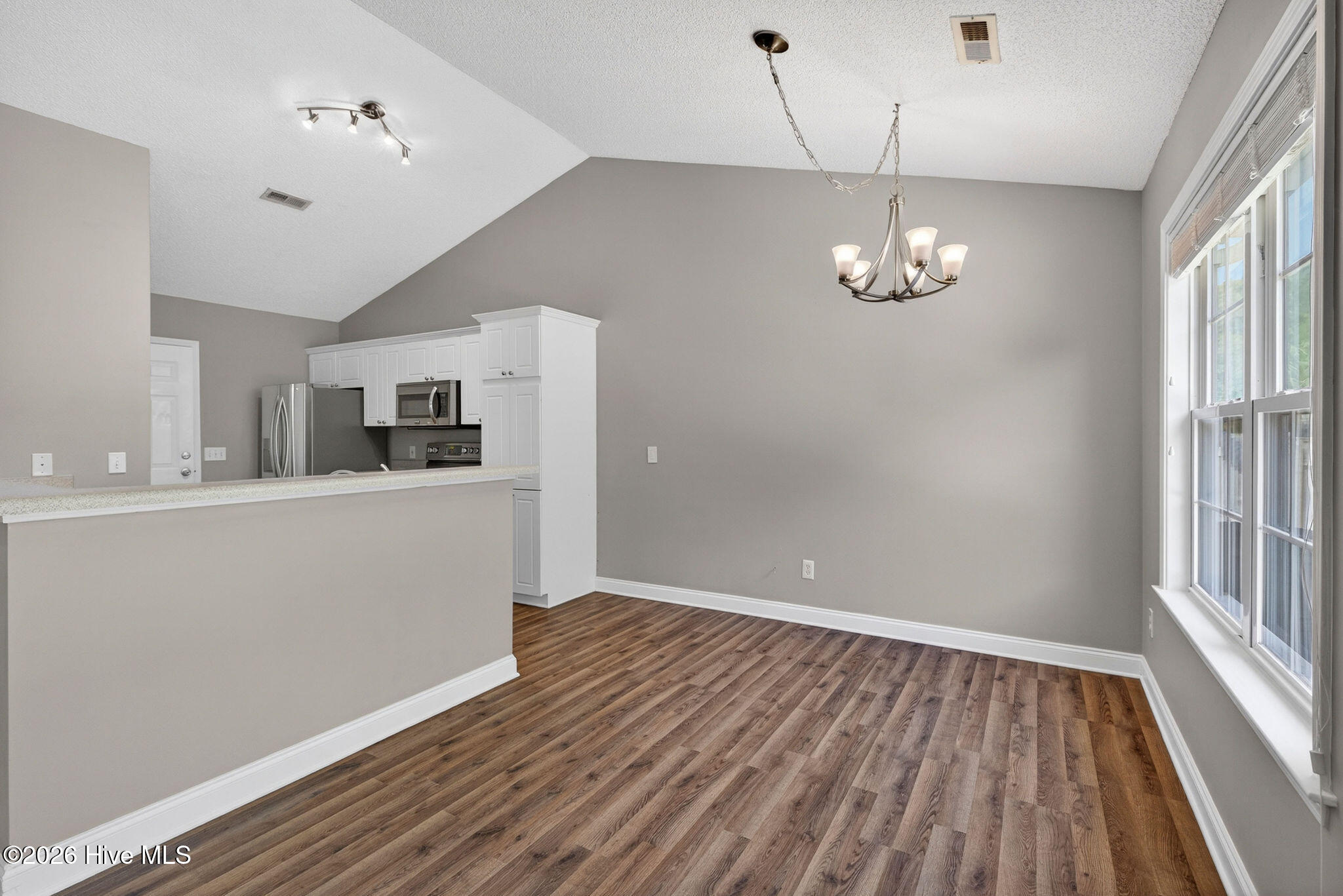 100567881 | Photo 12