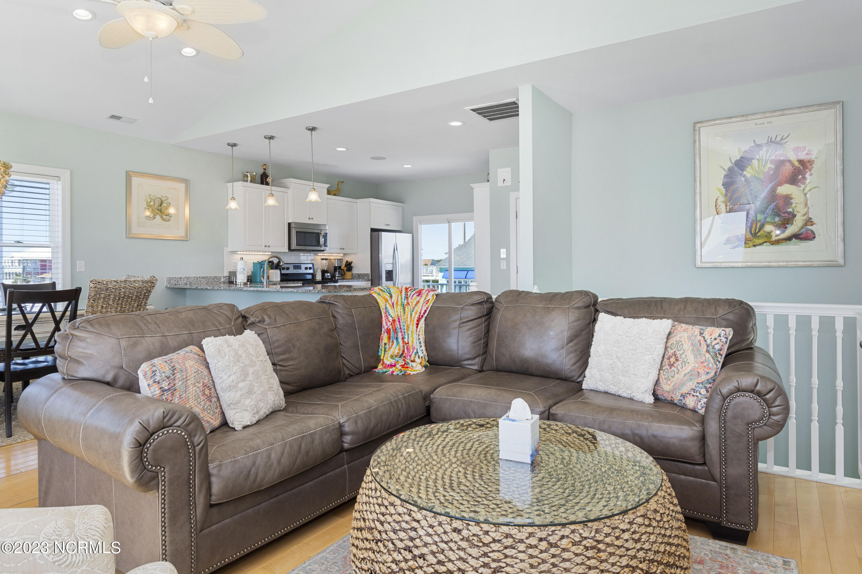 100565817 | Photo 12