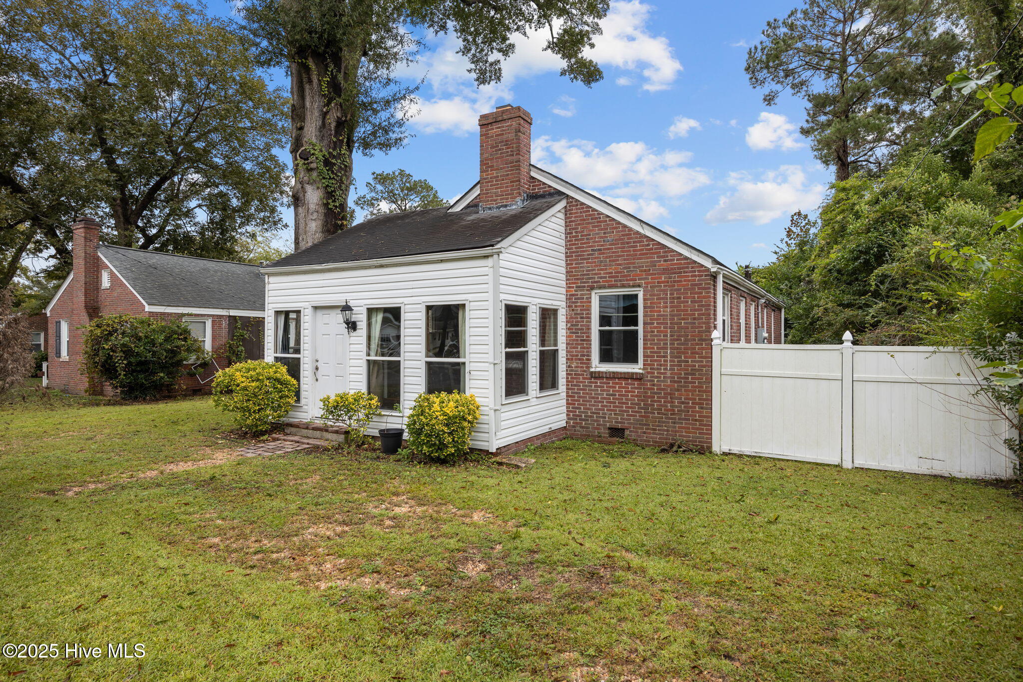 Homes for sale in New Bern, NC | 1607 Oakwood Ave, New Bern, NC 28560 | MLS# 100536356