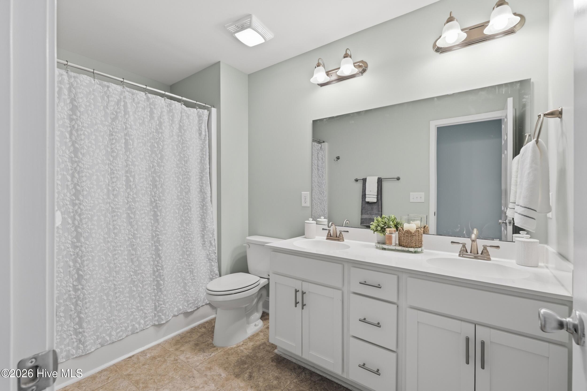 100566235 | Photo 28