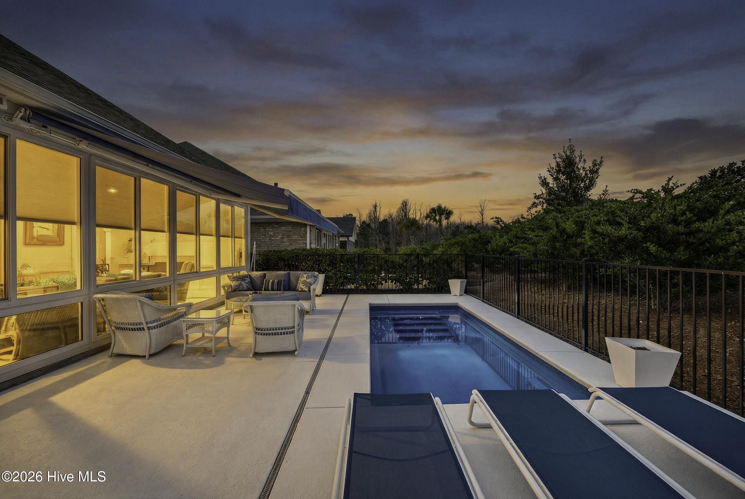 100551678 | Photo 14