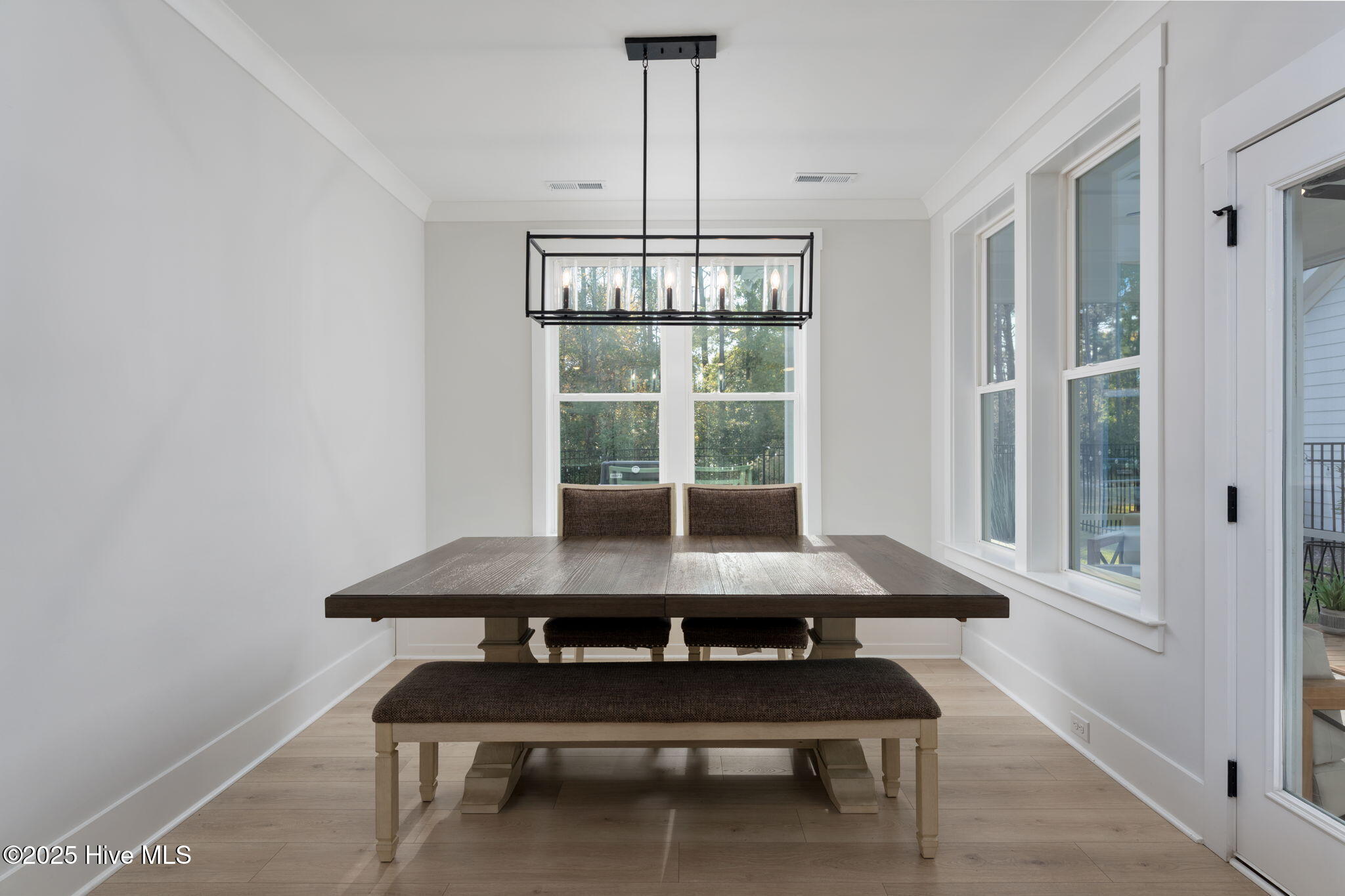 100542365 | Photo 15