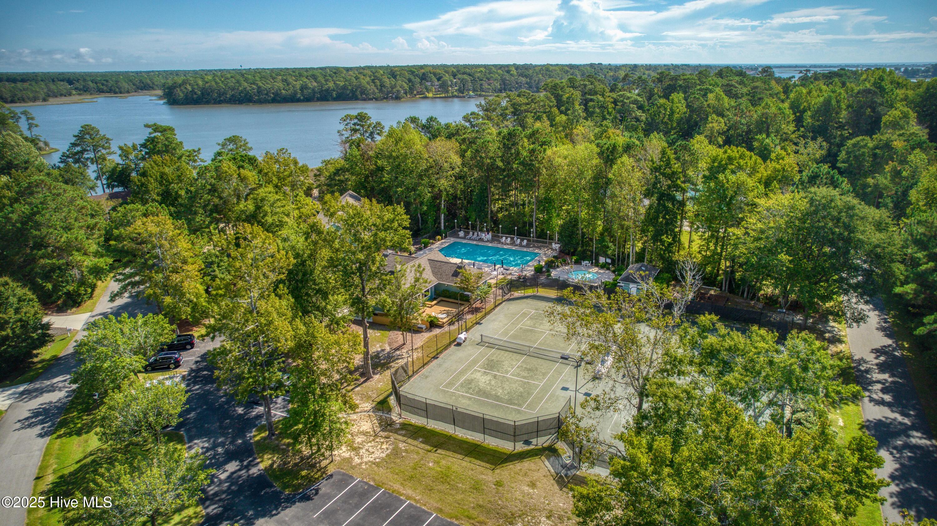 100533410 | Photo 11