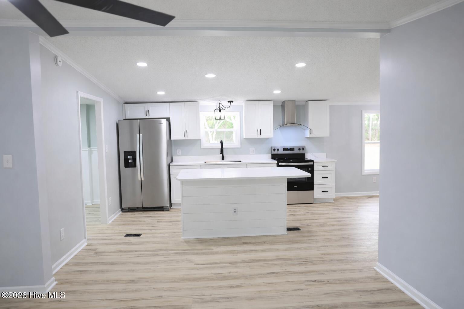 100567859 | Photo 22