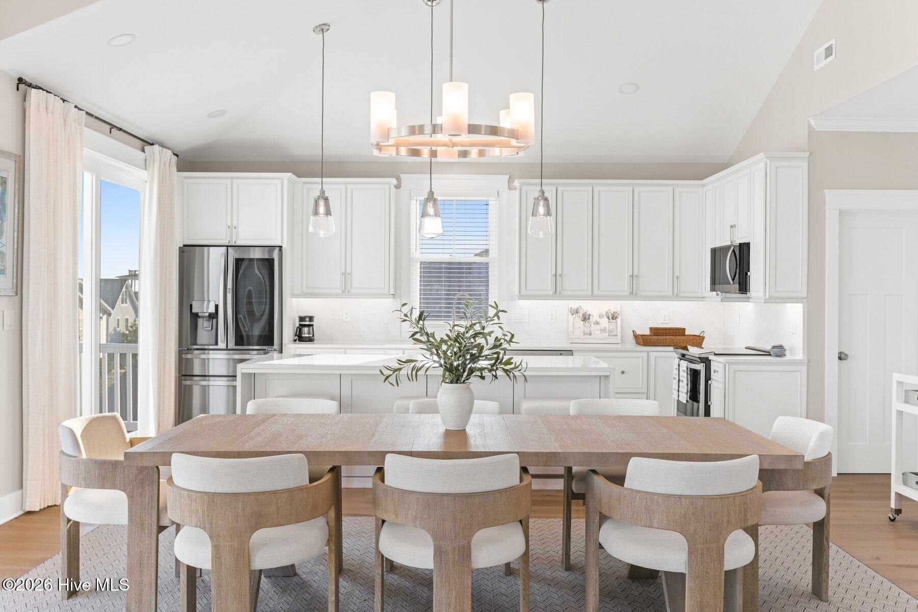 100561823 | Photo 13