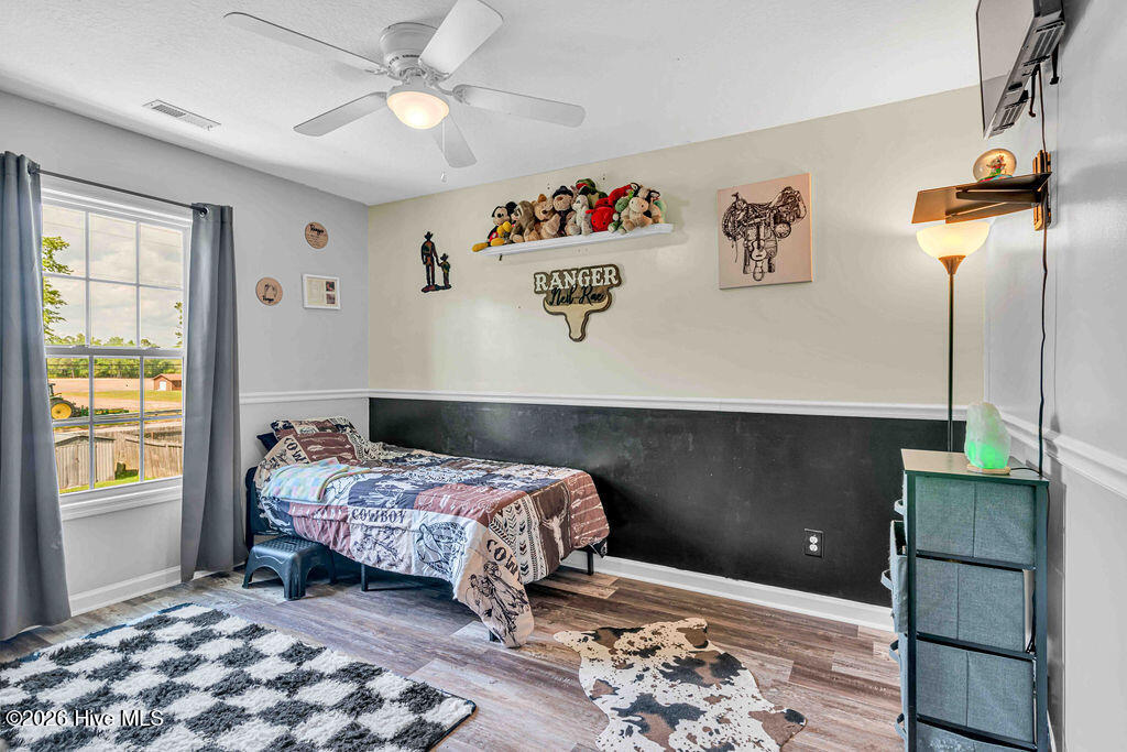 100567733 | Photo 36