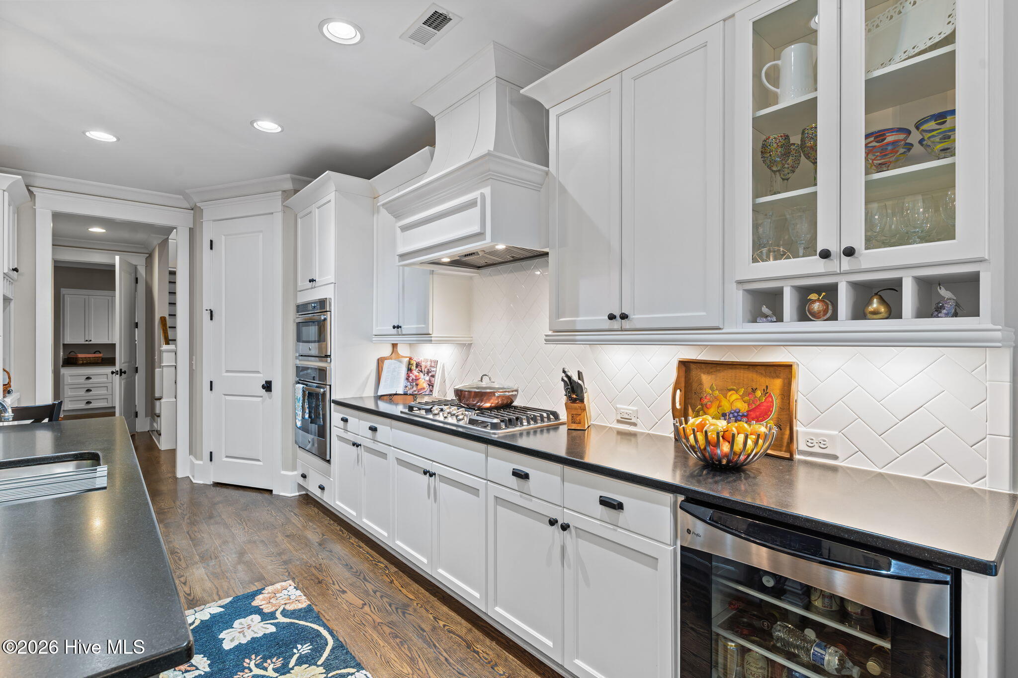 100557705 | Photo 12