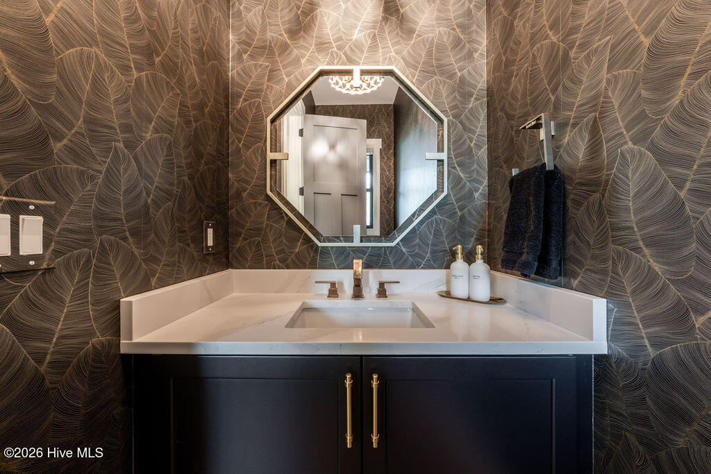 100558848 | Photo 23