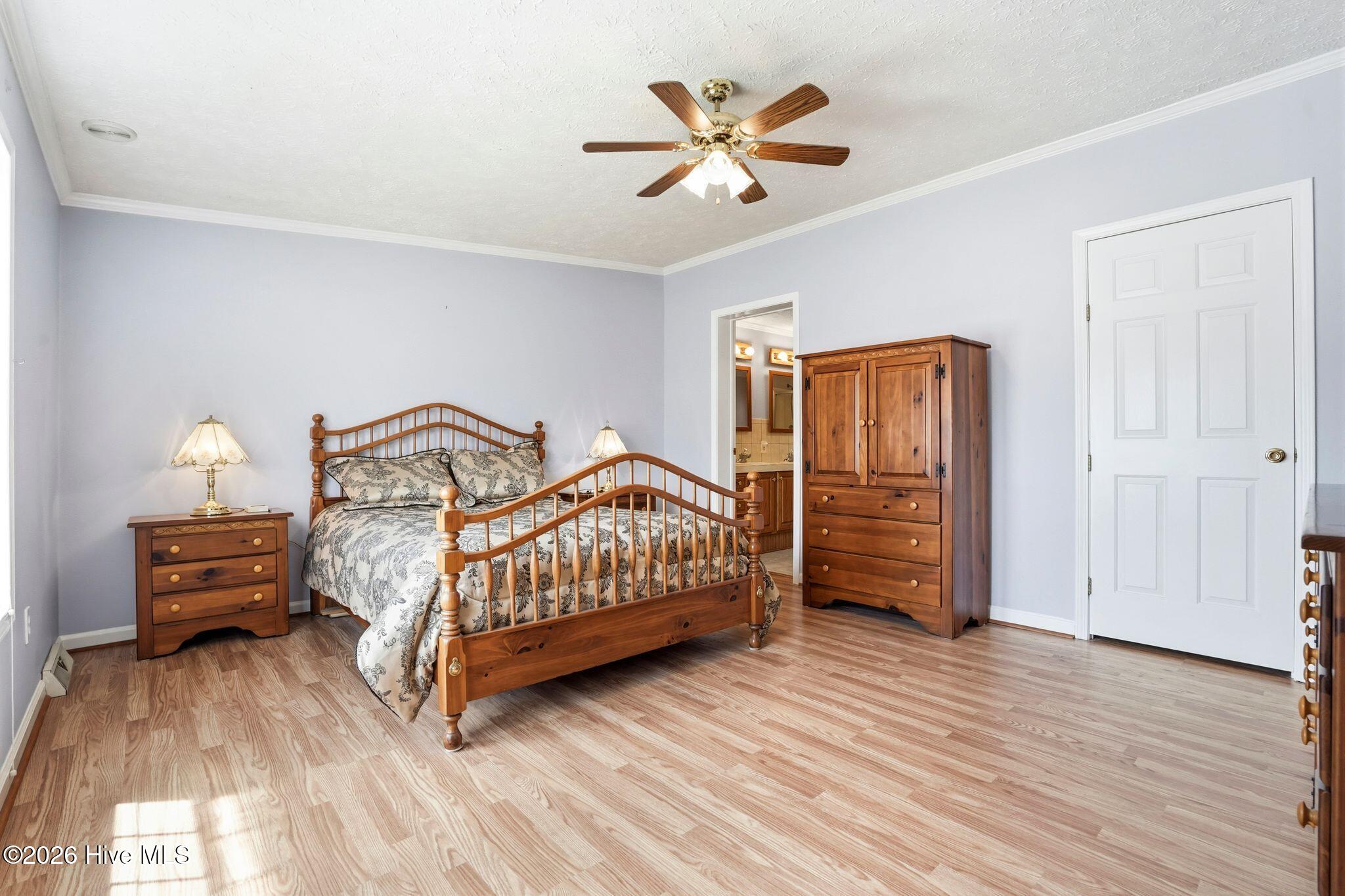 100567371 | Photo 40