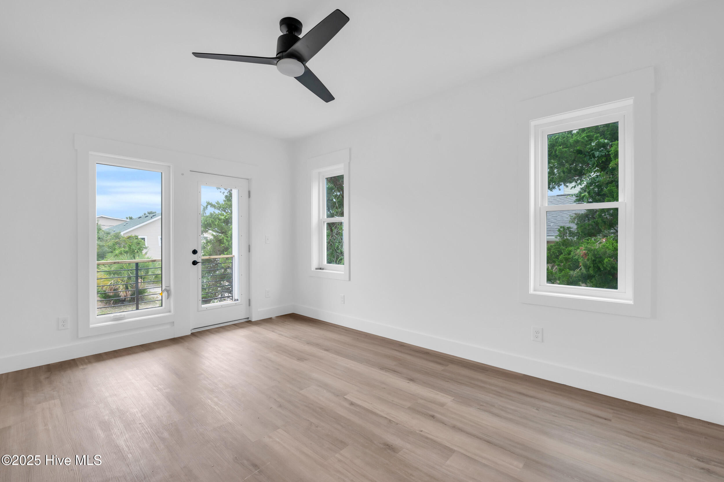 100535218 | Photo 45