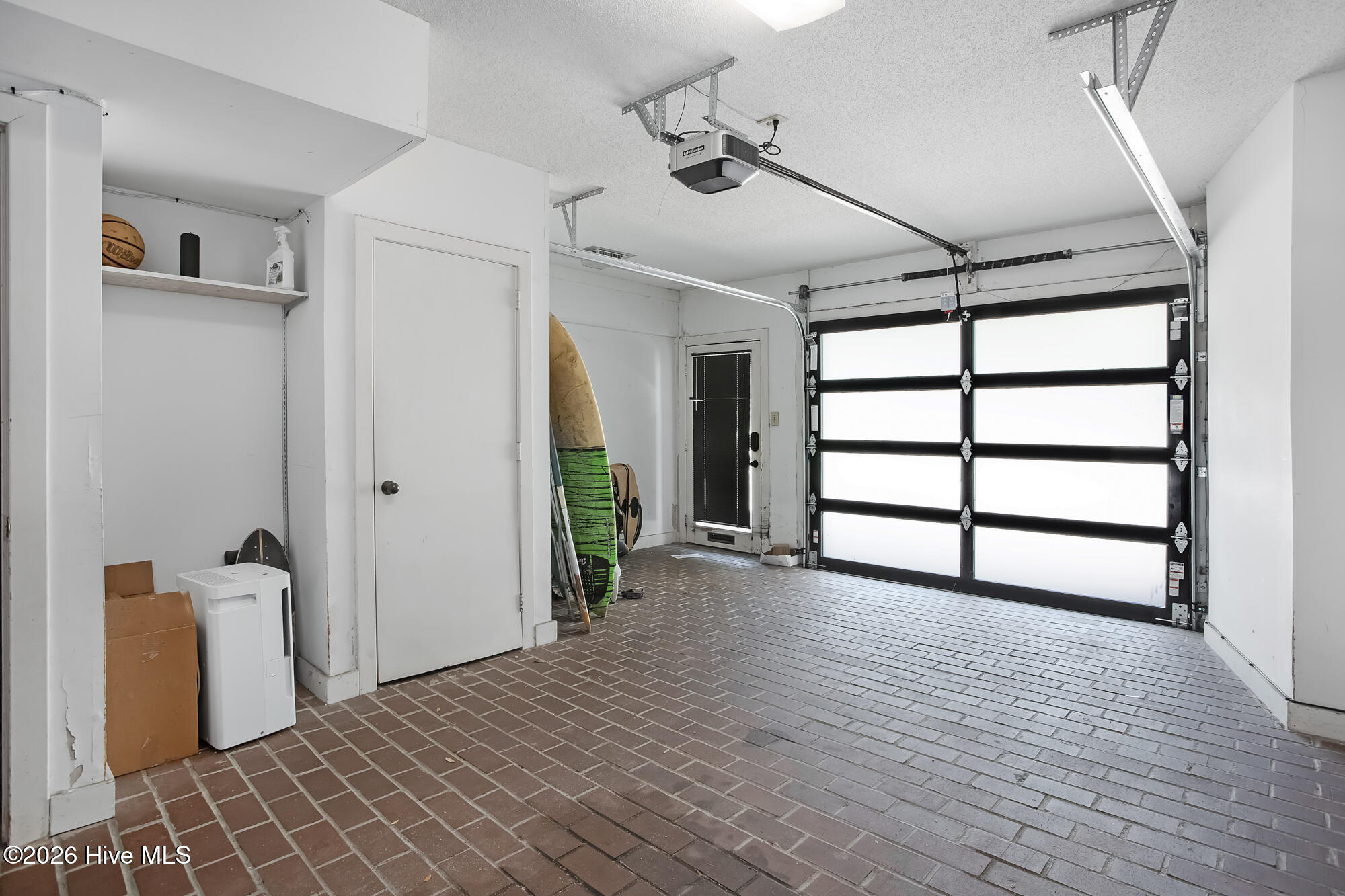 100565973 | Photo 36