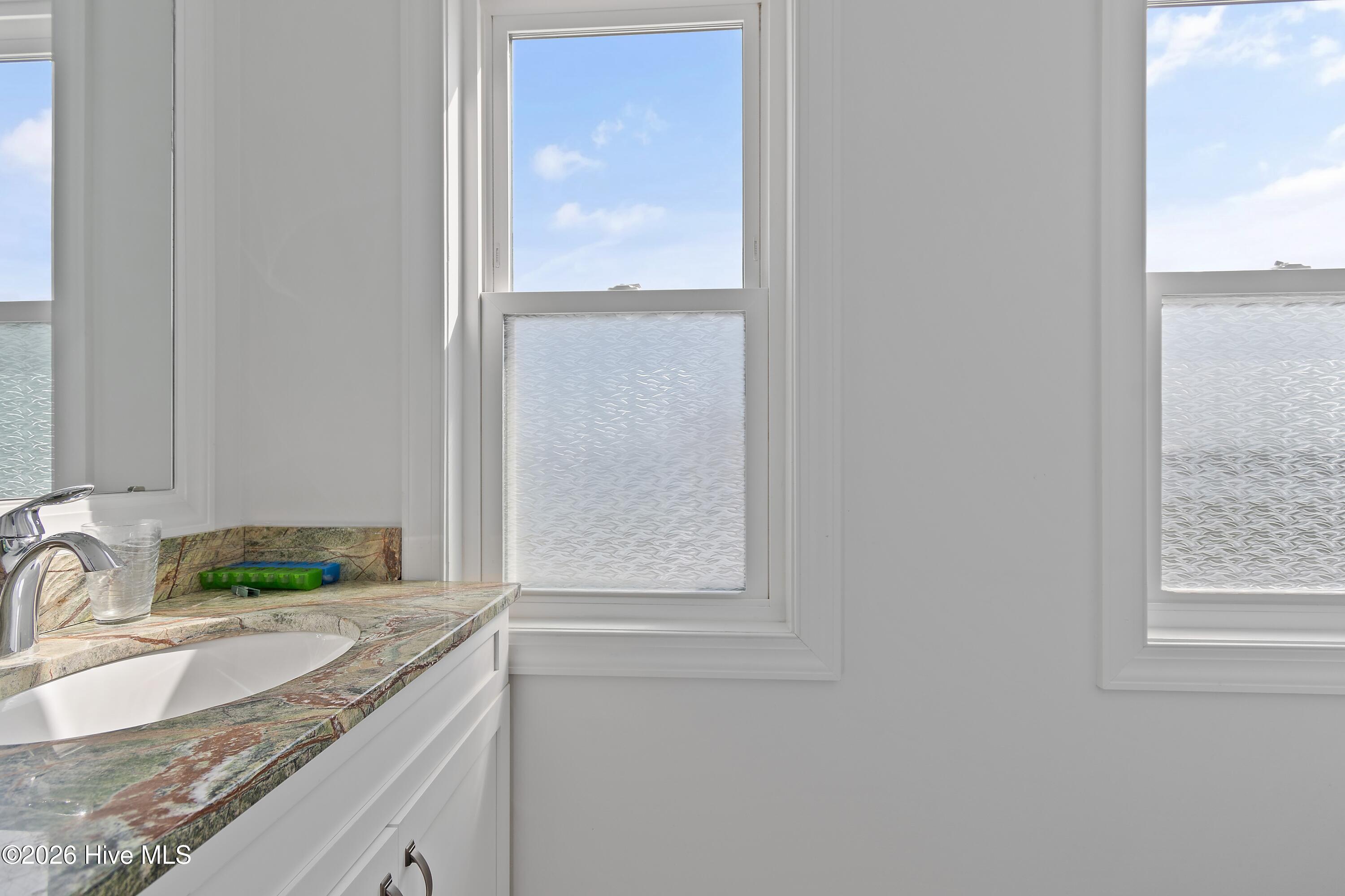 100569393 | Photo 34