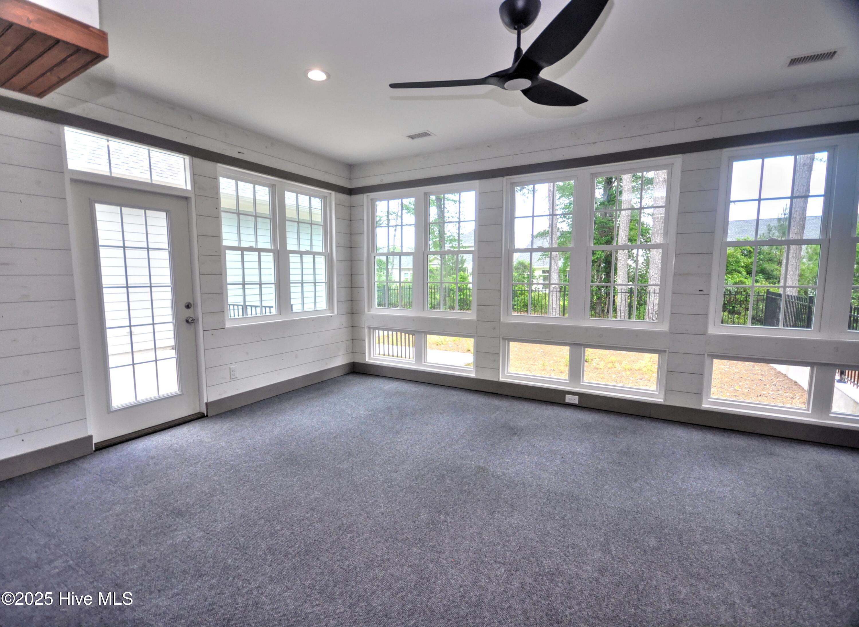 100535585 | Photo 26