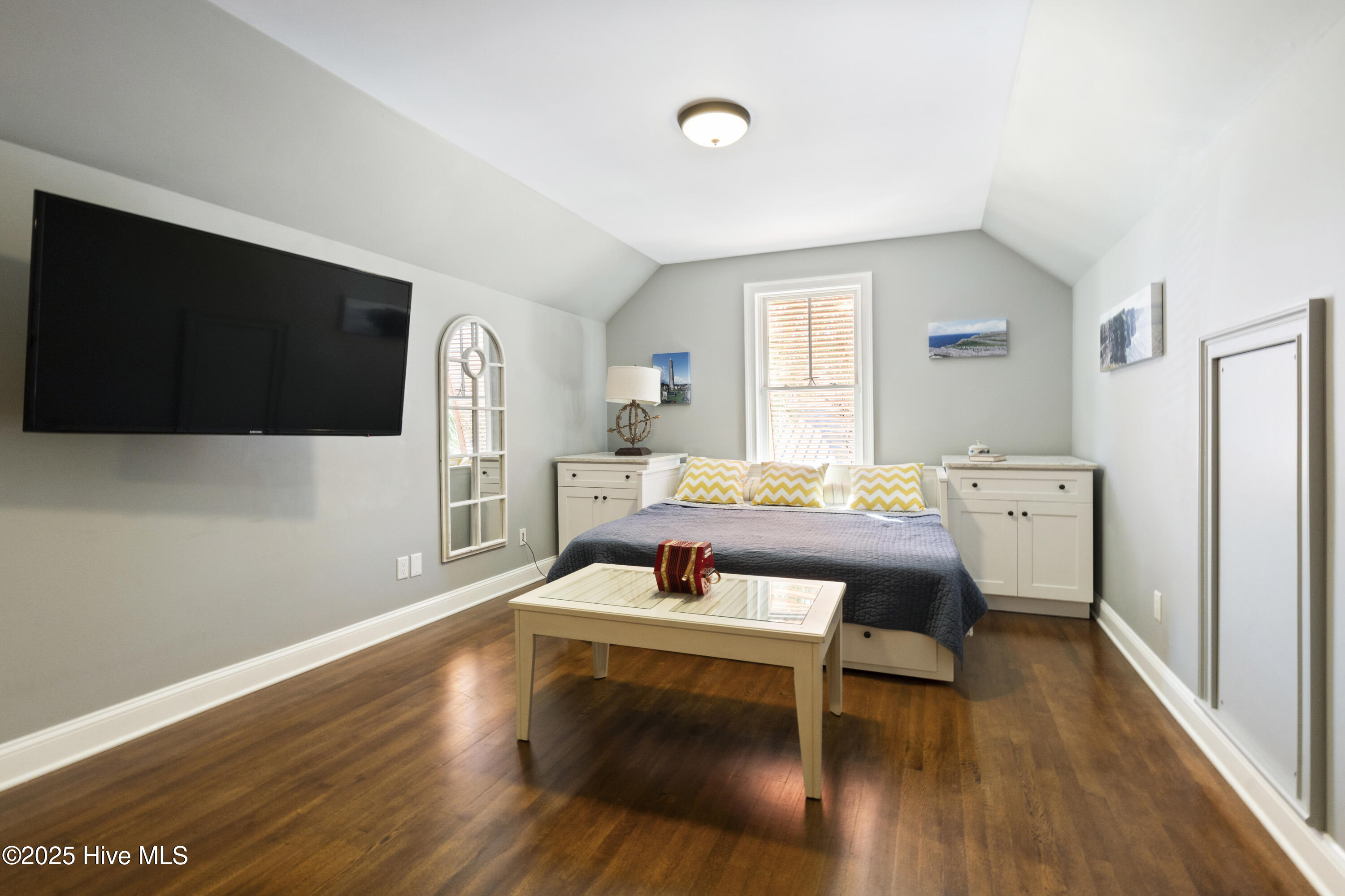 100498817 | Photo 47