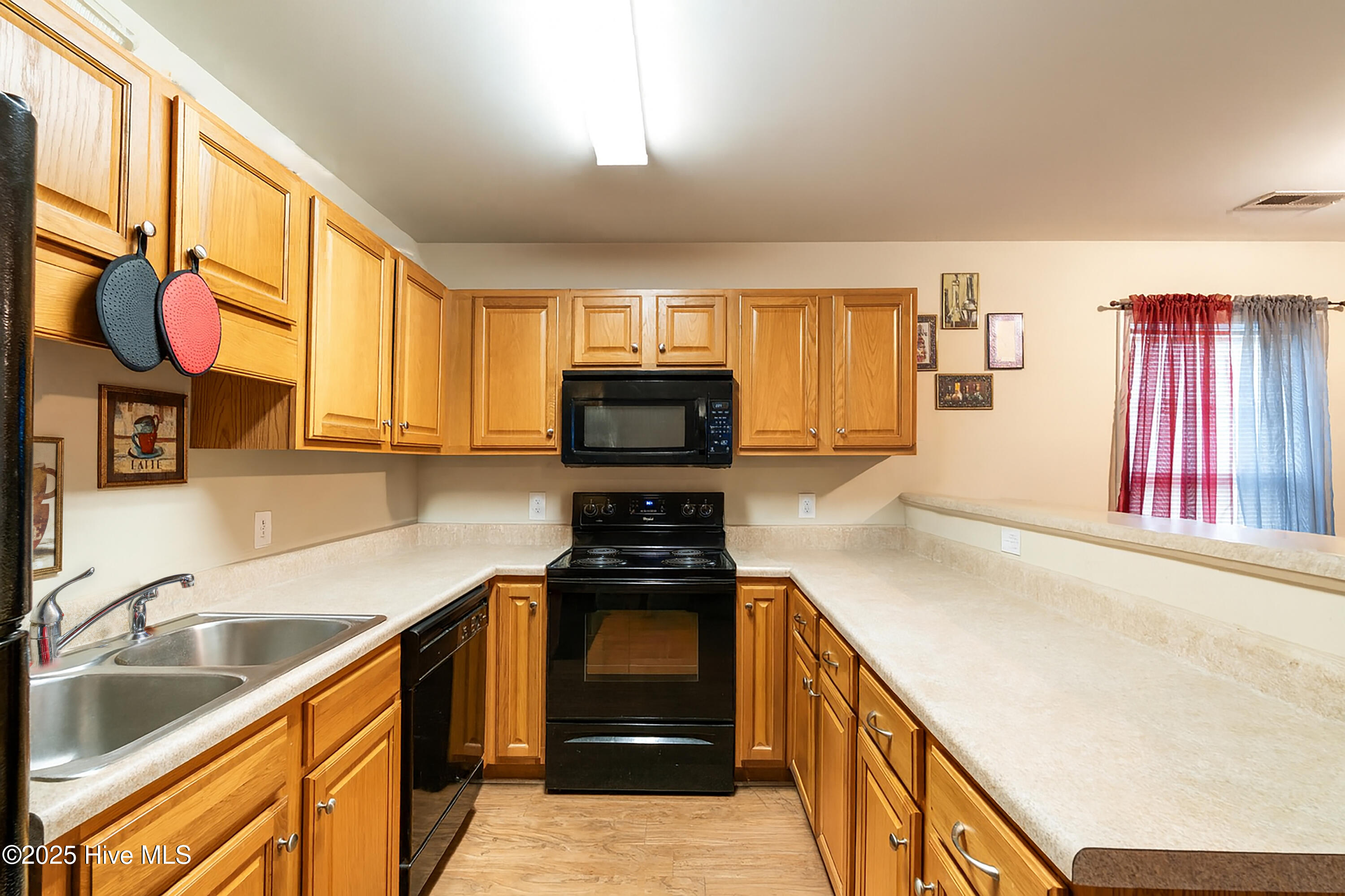 100535915 | Photo 11