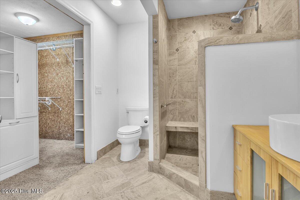 100540013 | Photo 33