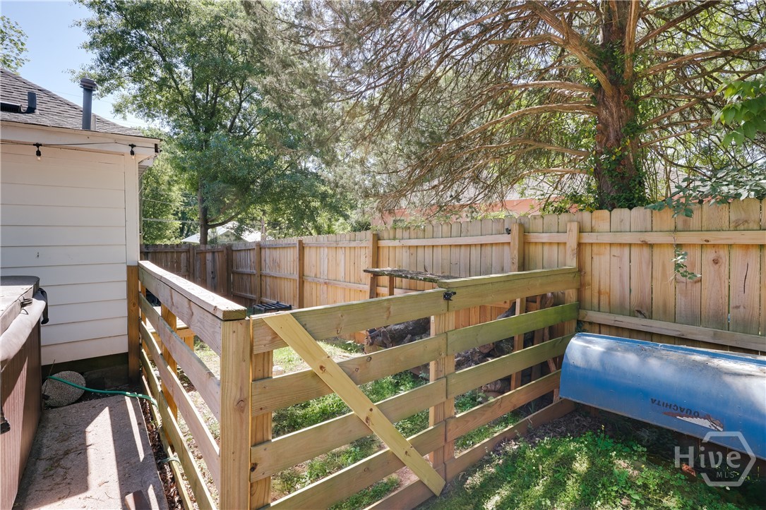 Side of house run for pets