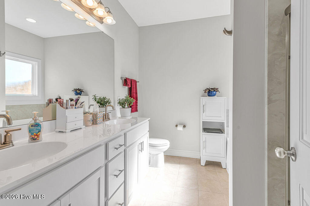 100549970 | Photo 33