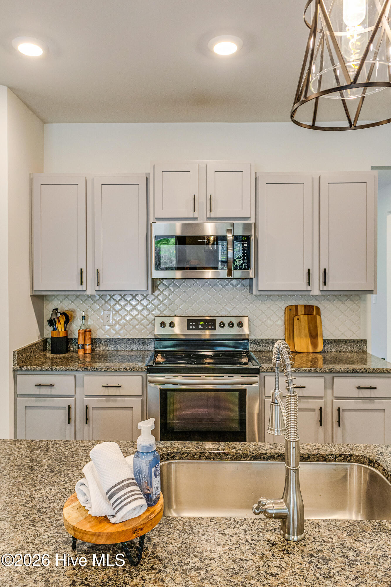 100549305 | Photo 10