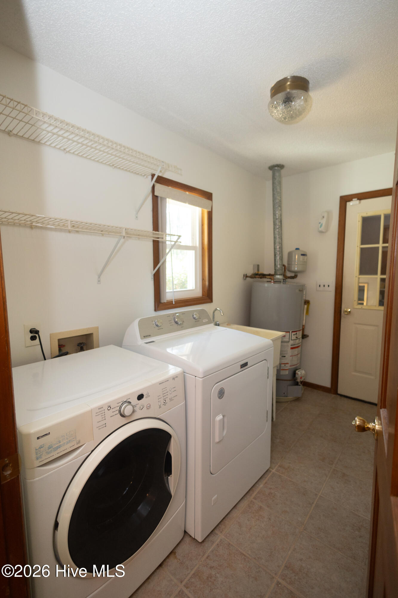 100569275 | Photo 30