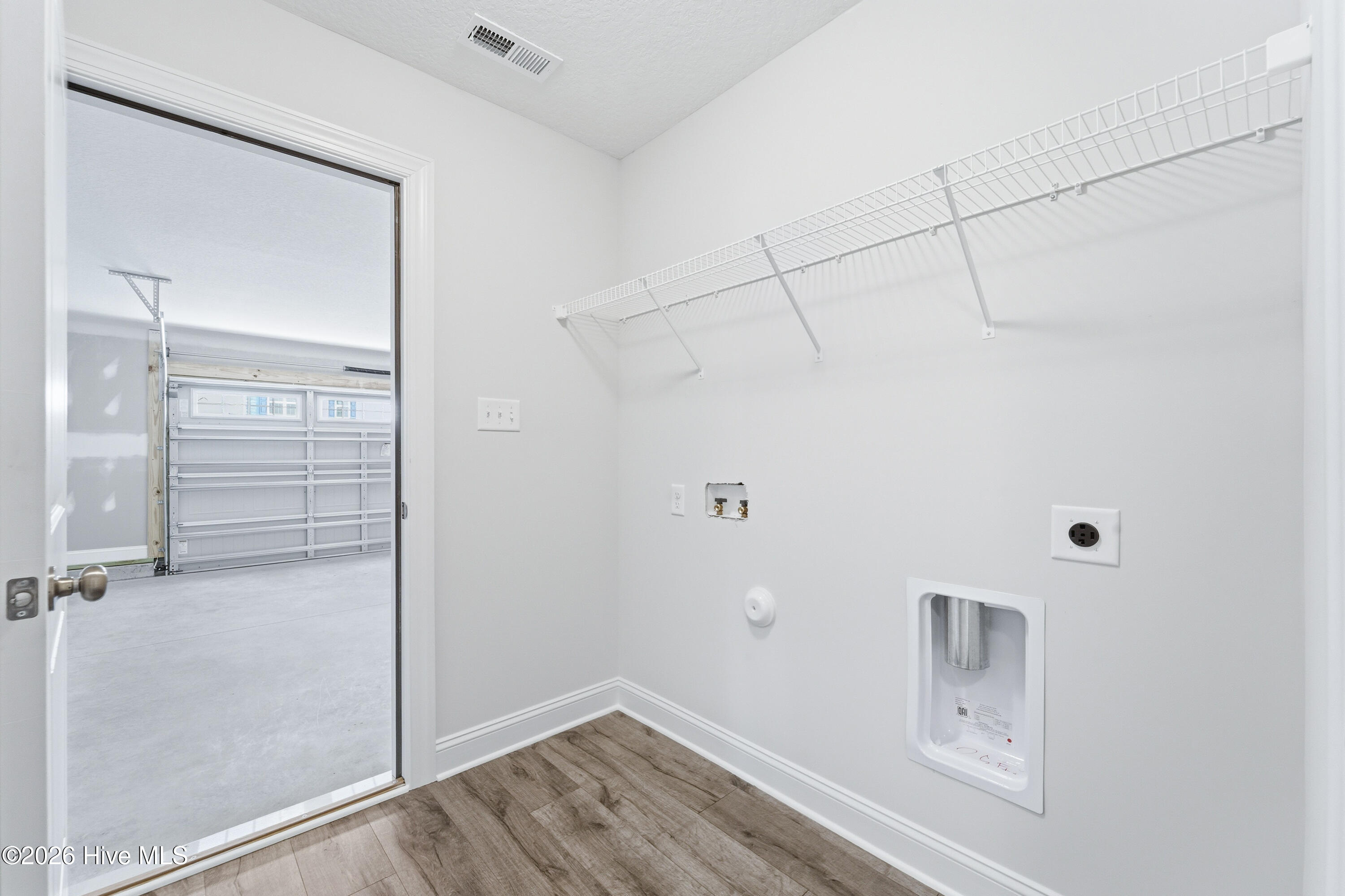 100530676 | Photo 26