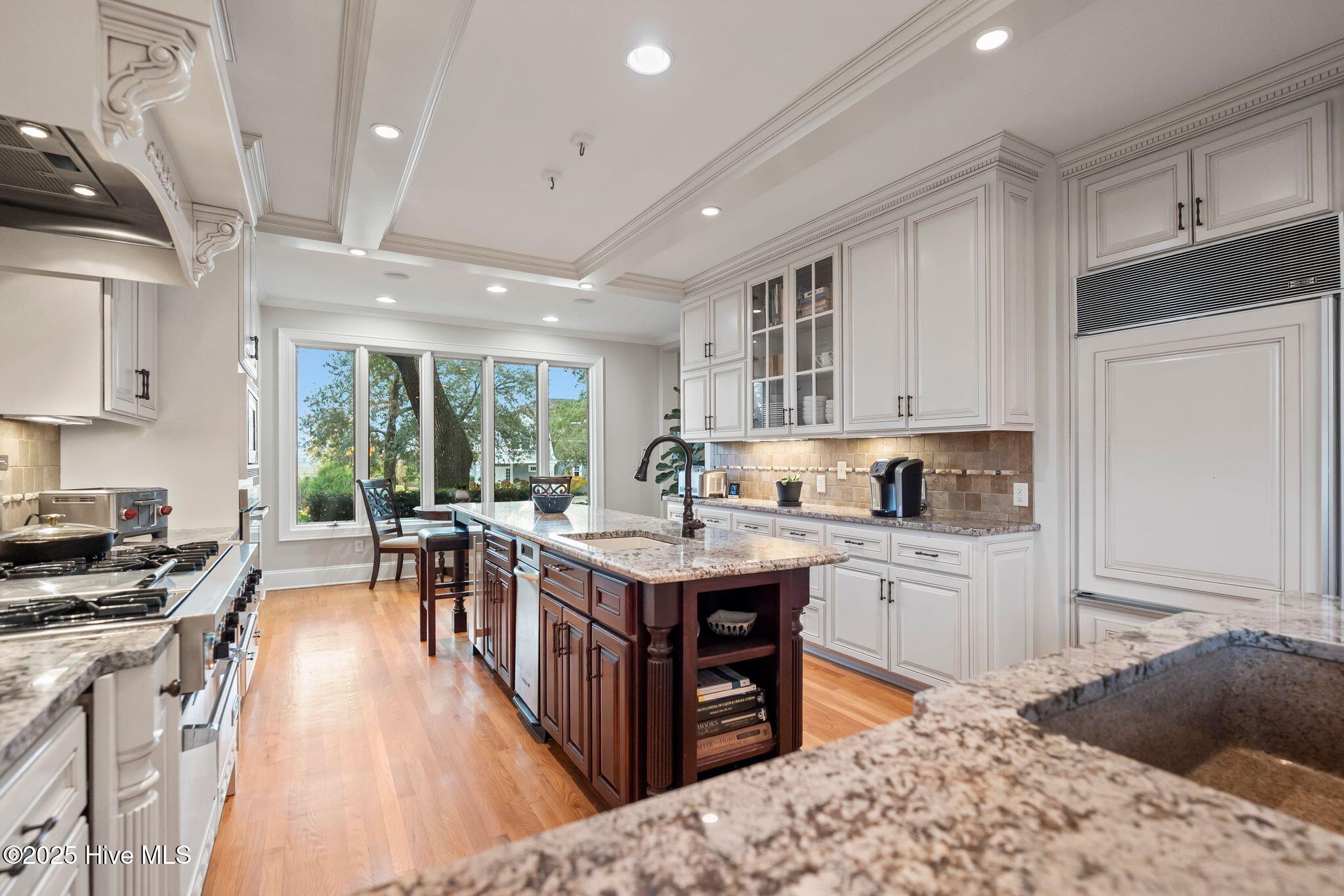 100530857 | Photo 19