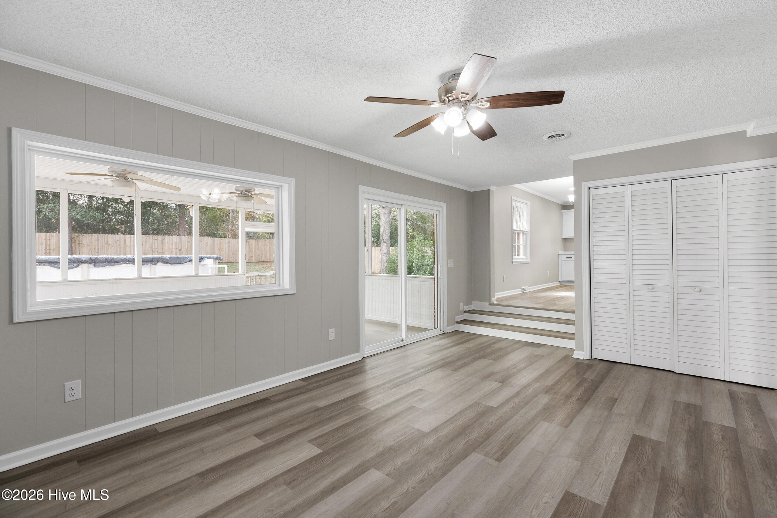 100558477 | Photo 18