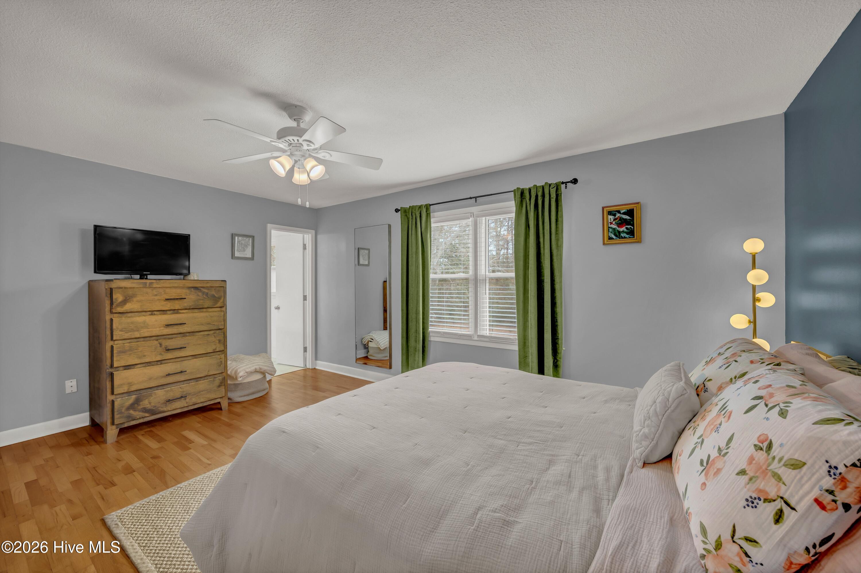 100555704 | Photo 16