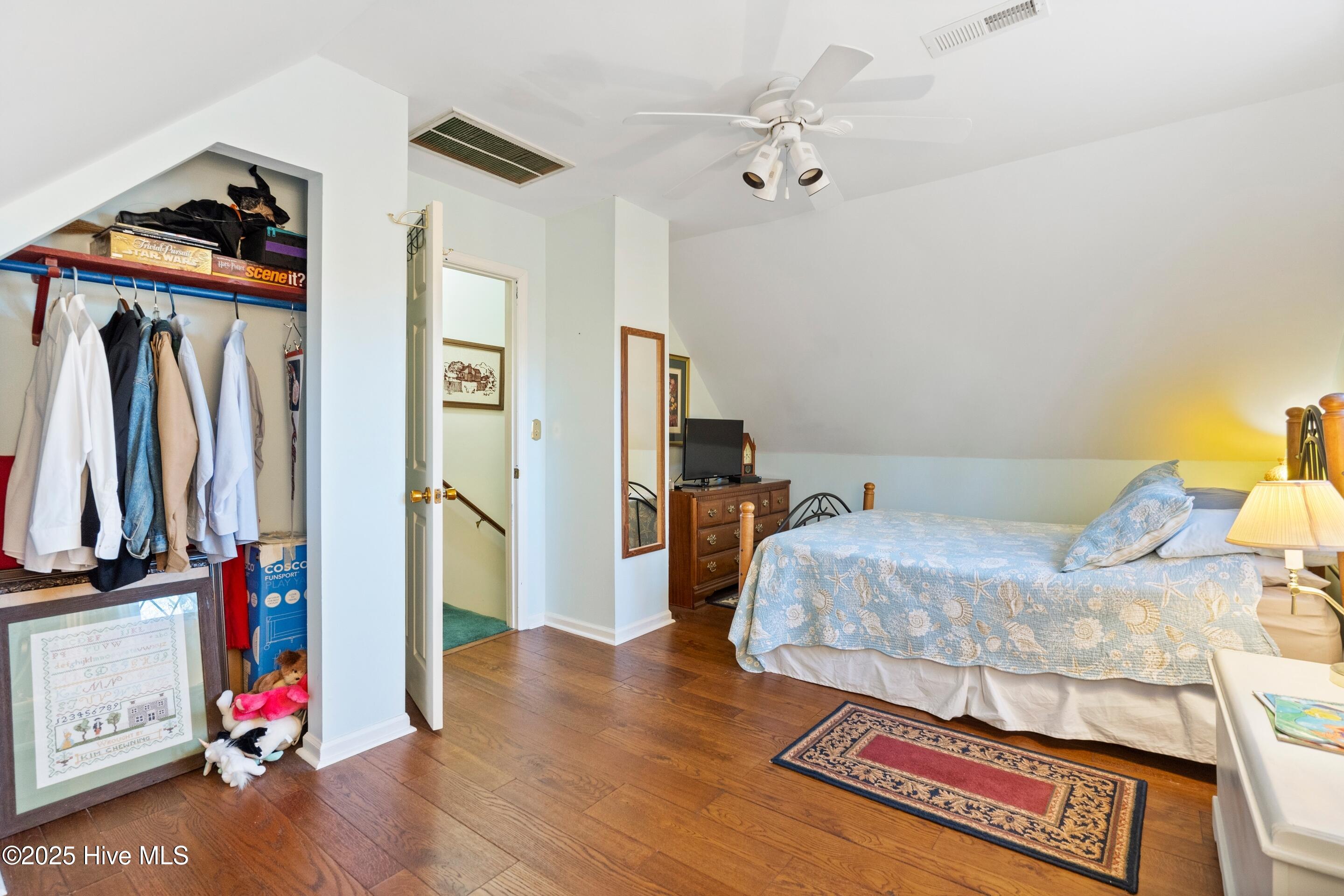 100548046 | Photo 34