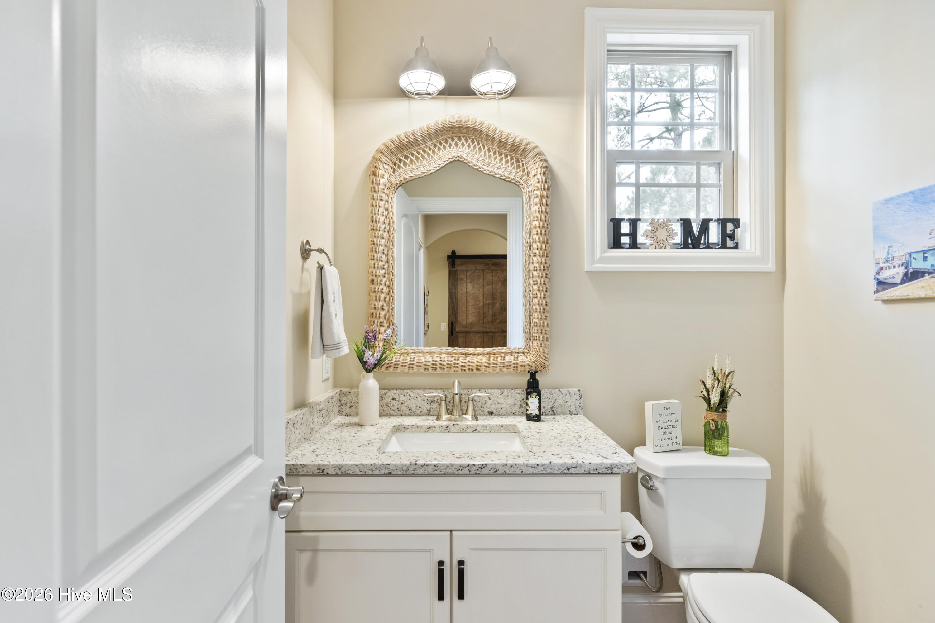 100551646 | Photo 16