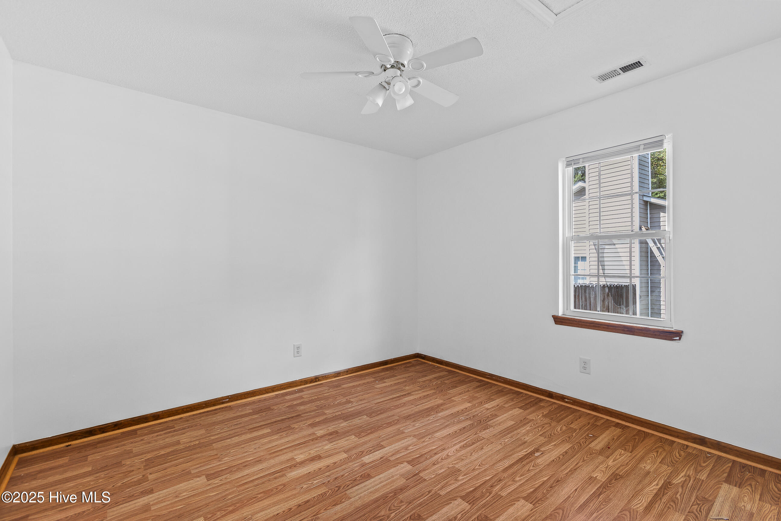 100535056 | Photo 18