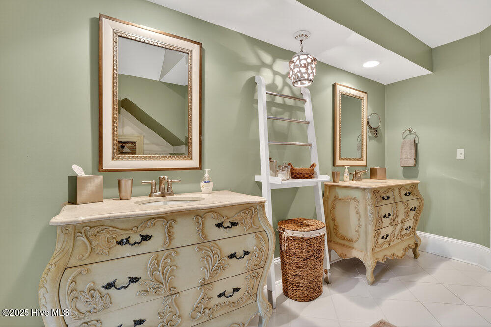 100560338 | Photo 75