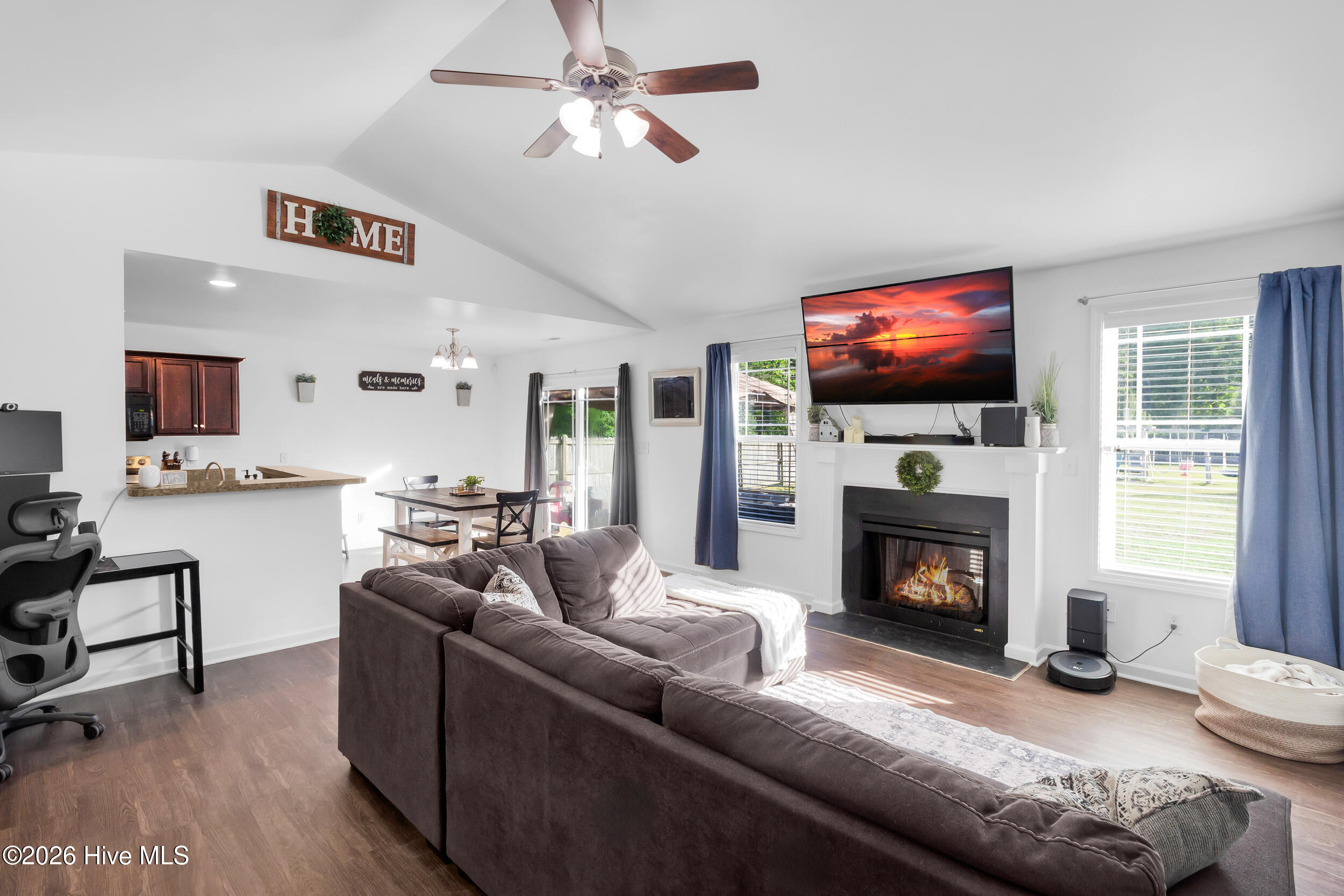 100570430 | Photo 12