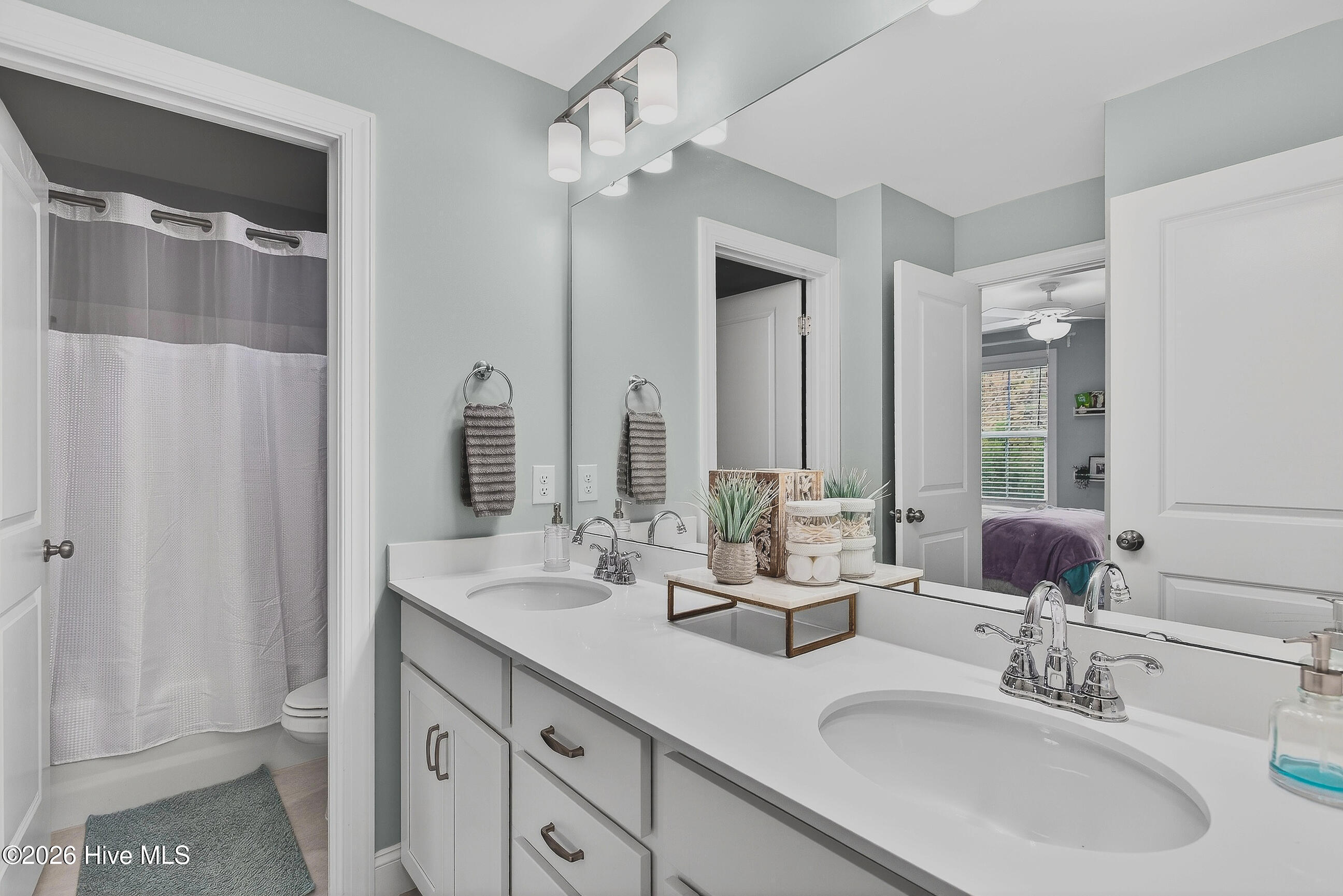 100563505 | Photo 38