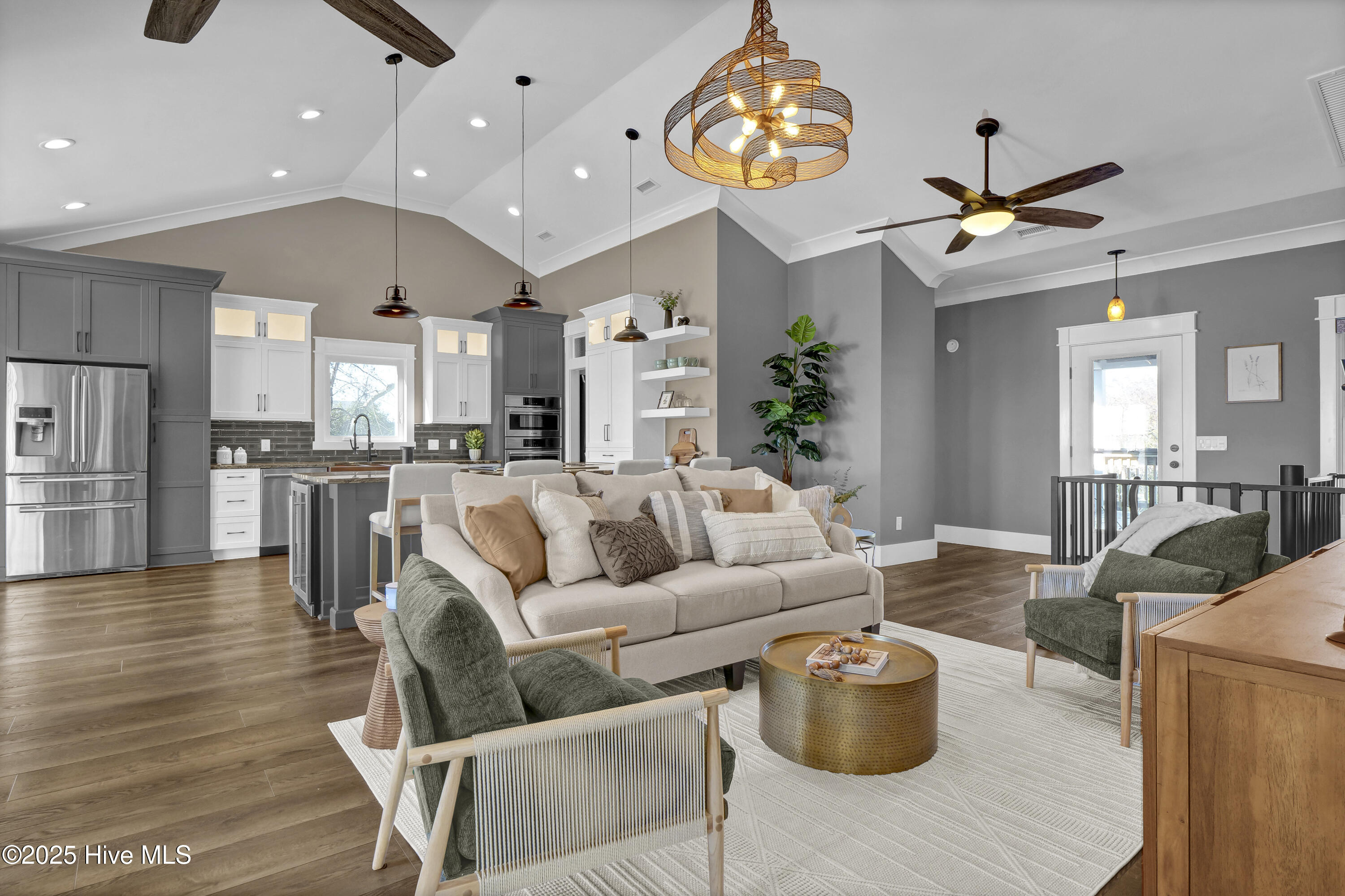 100543040 | Photo 11