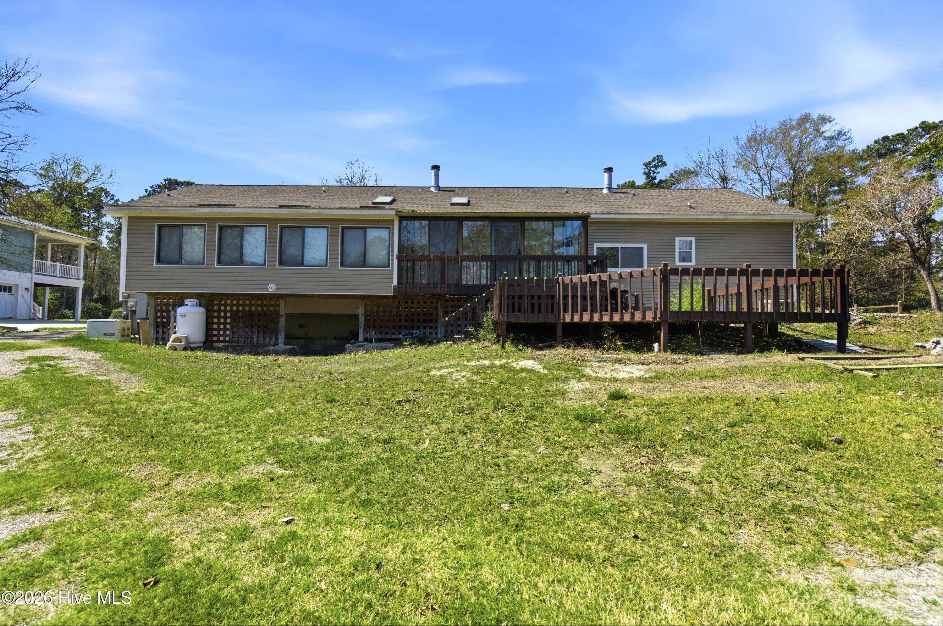 100562679 | Photo 30