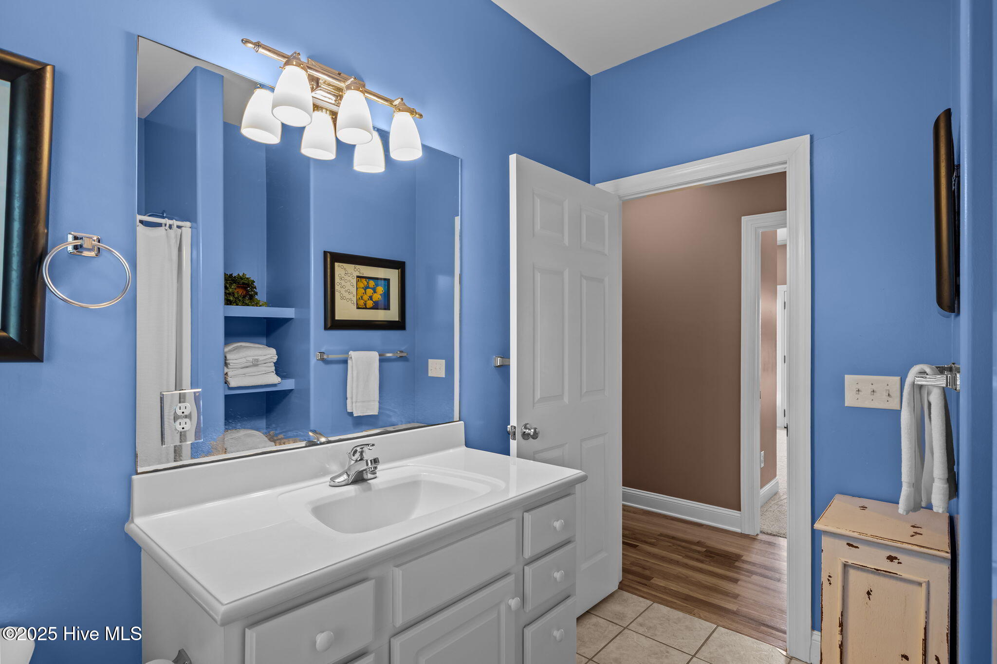 100531383 | Photo 50