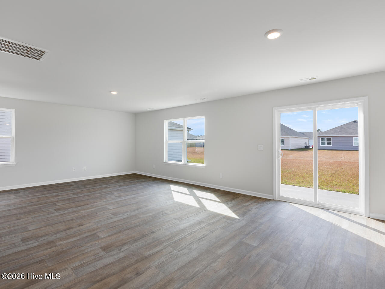 100563420 | Photo 24