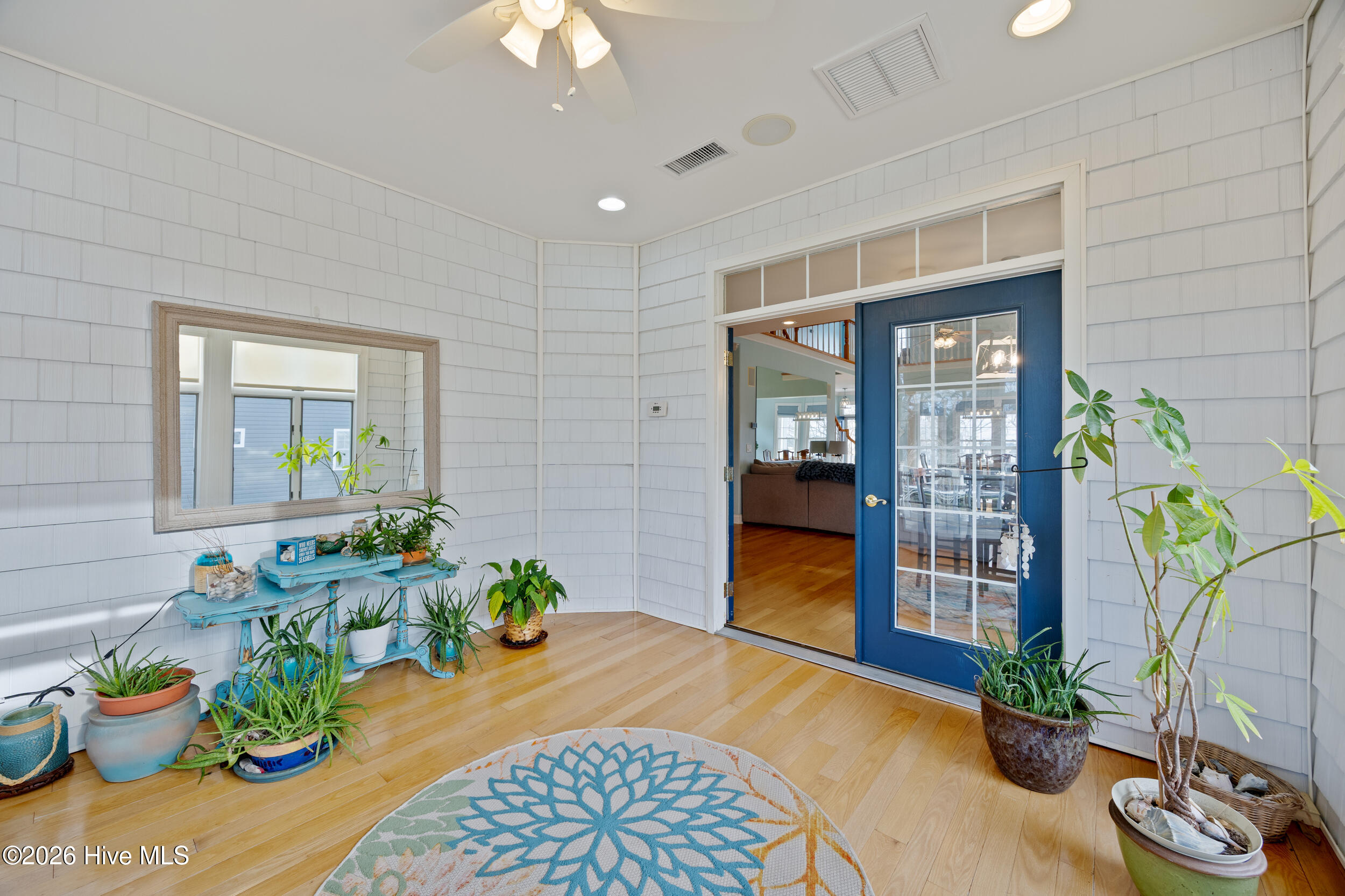 100548931 | Photo 19