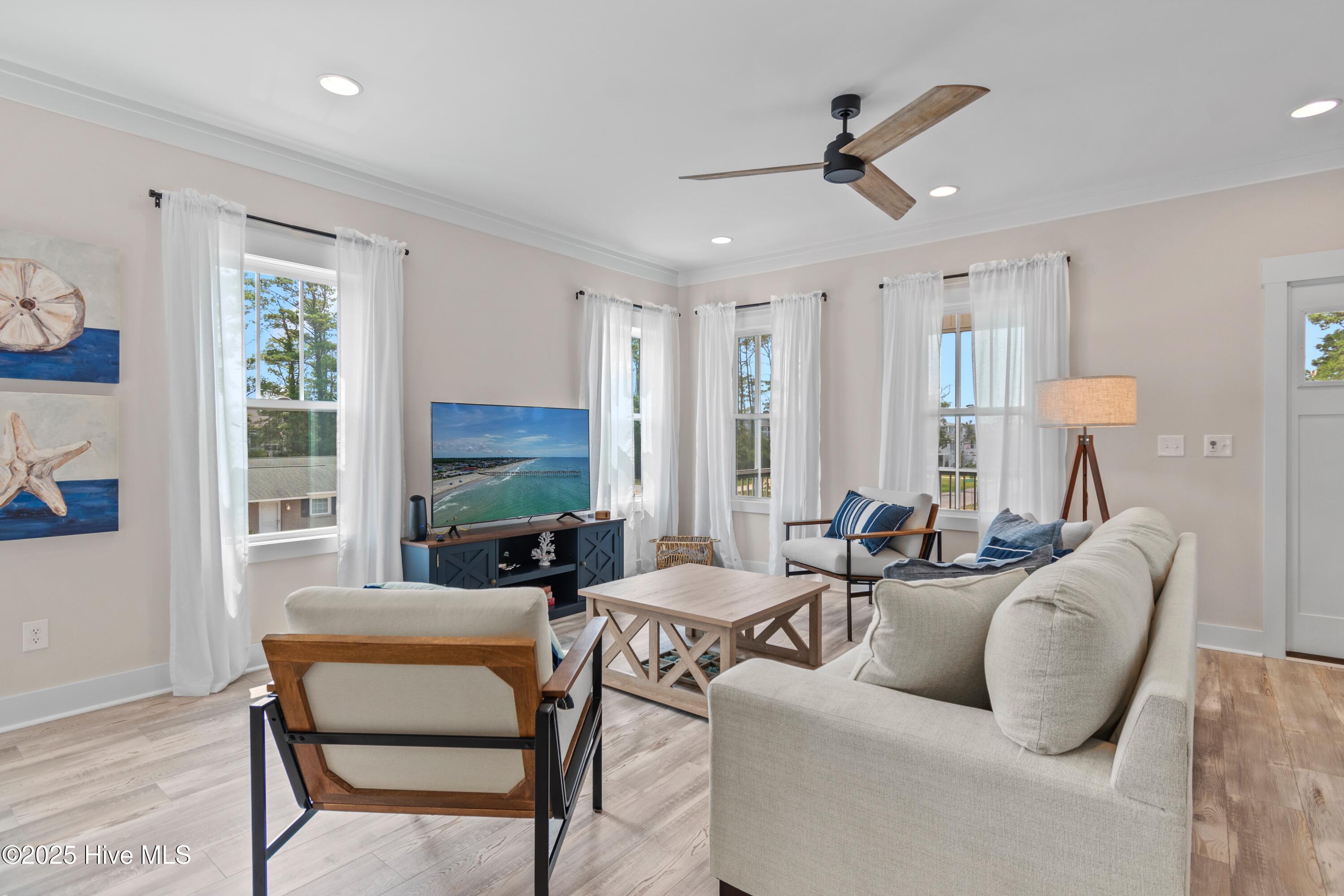 100544300 | Photo 27