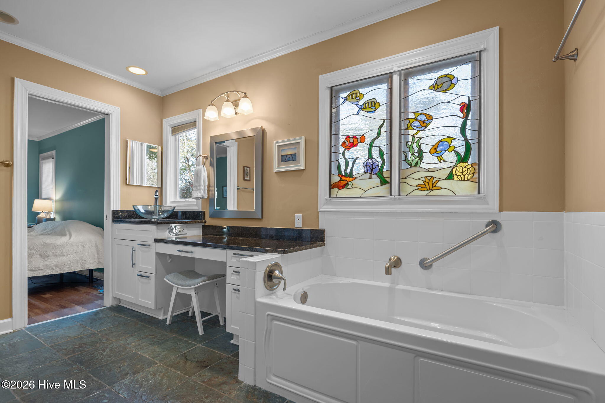 100551072 | Photo 39