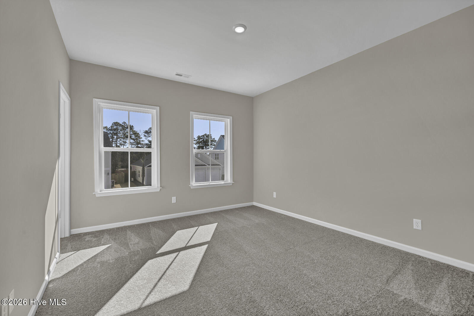 100527209 | Photo 27