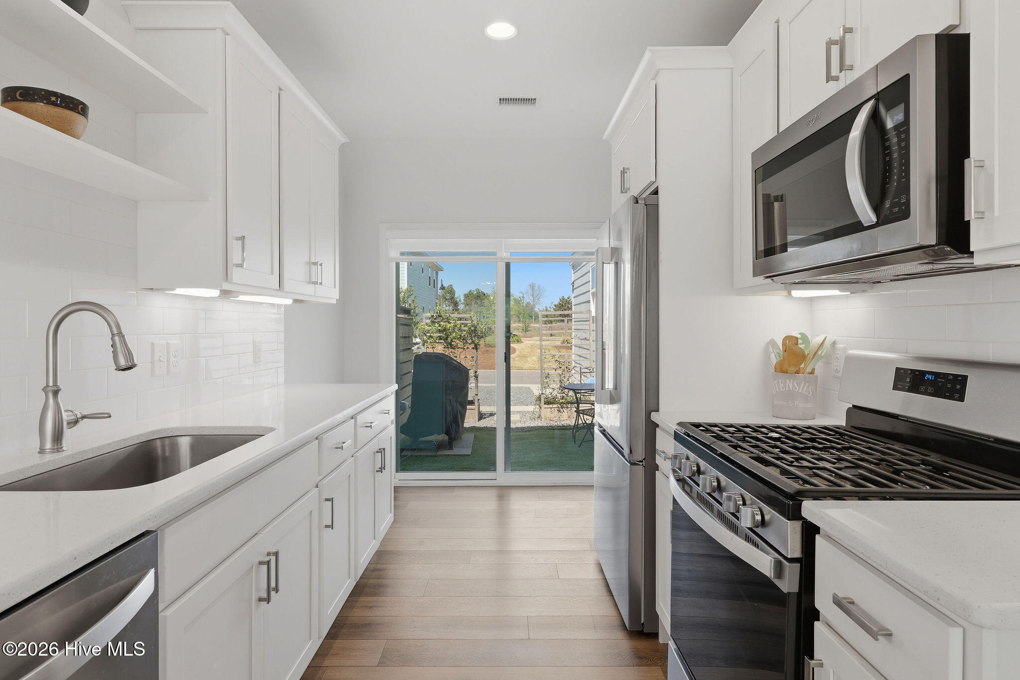 100567666 | Photo 18