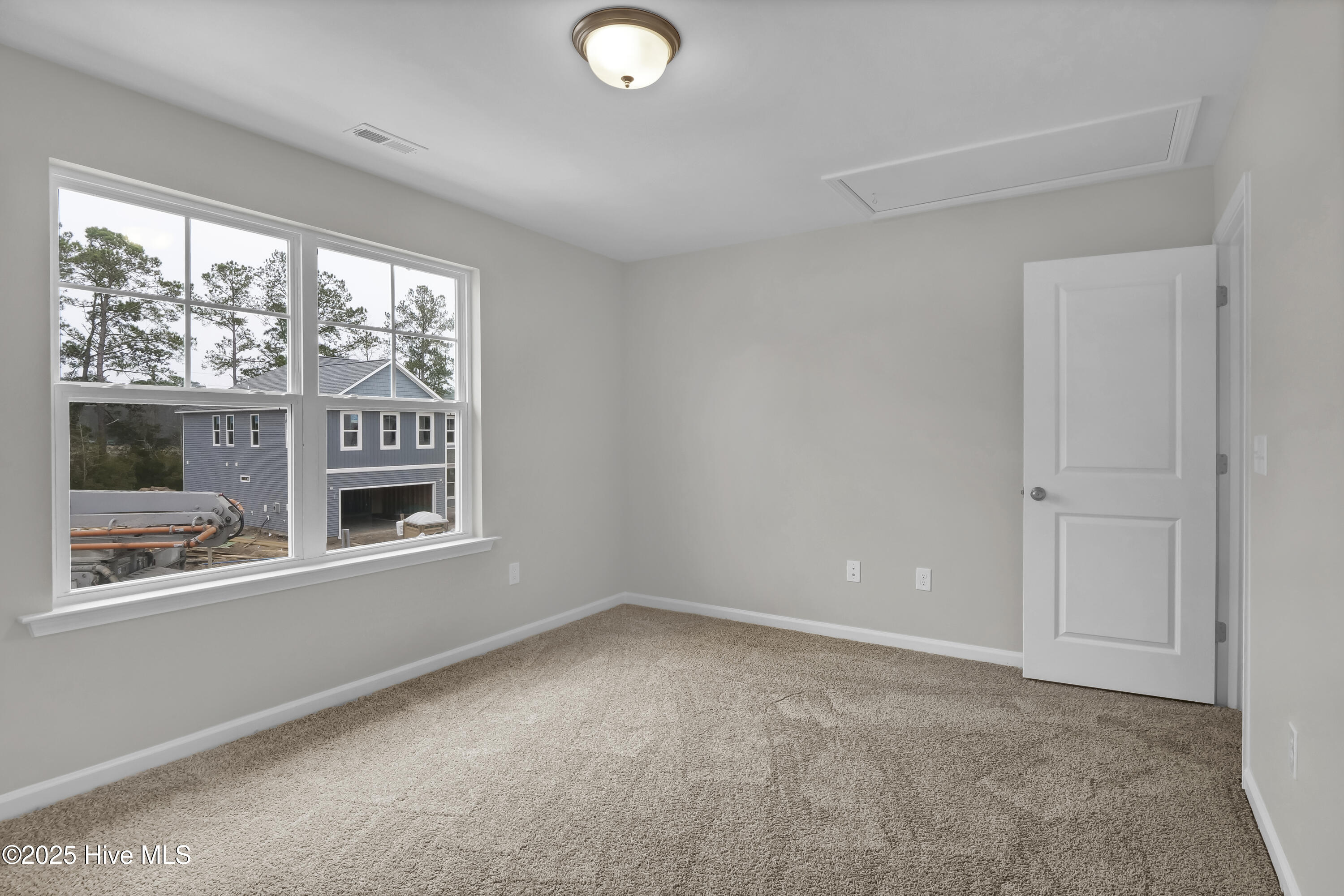 100543348 | Photo 37