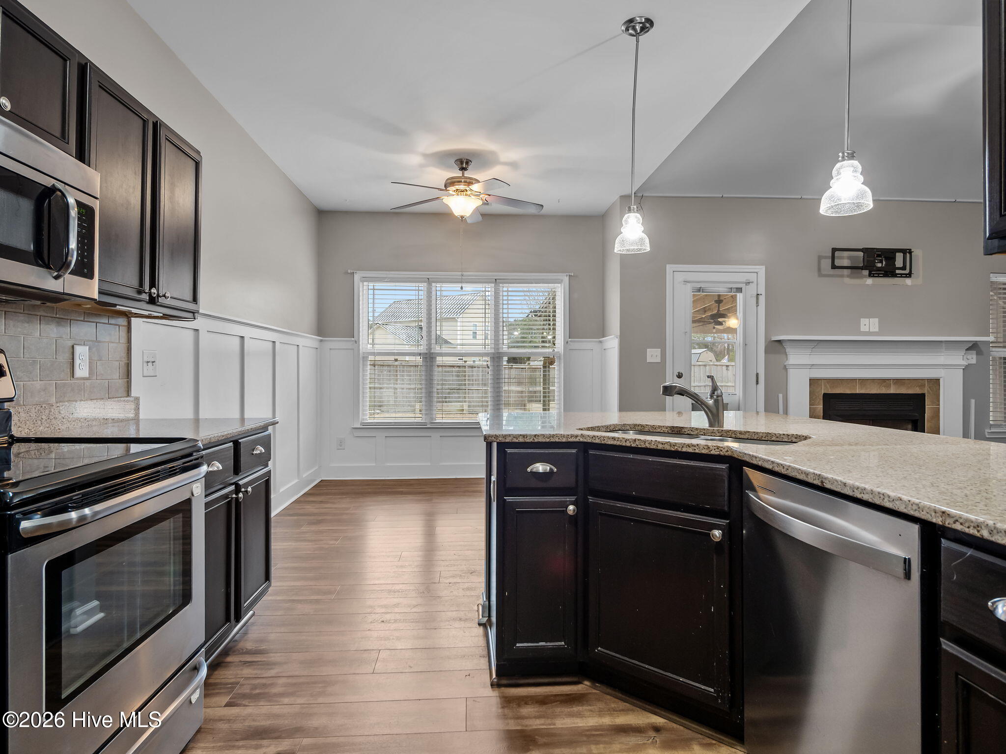 100552892 | Photo 13