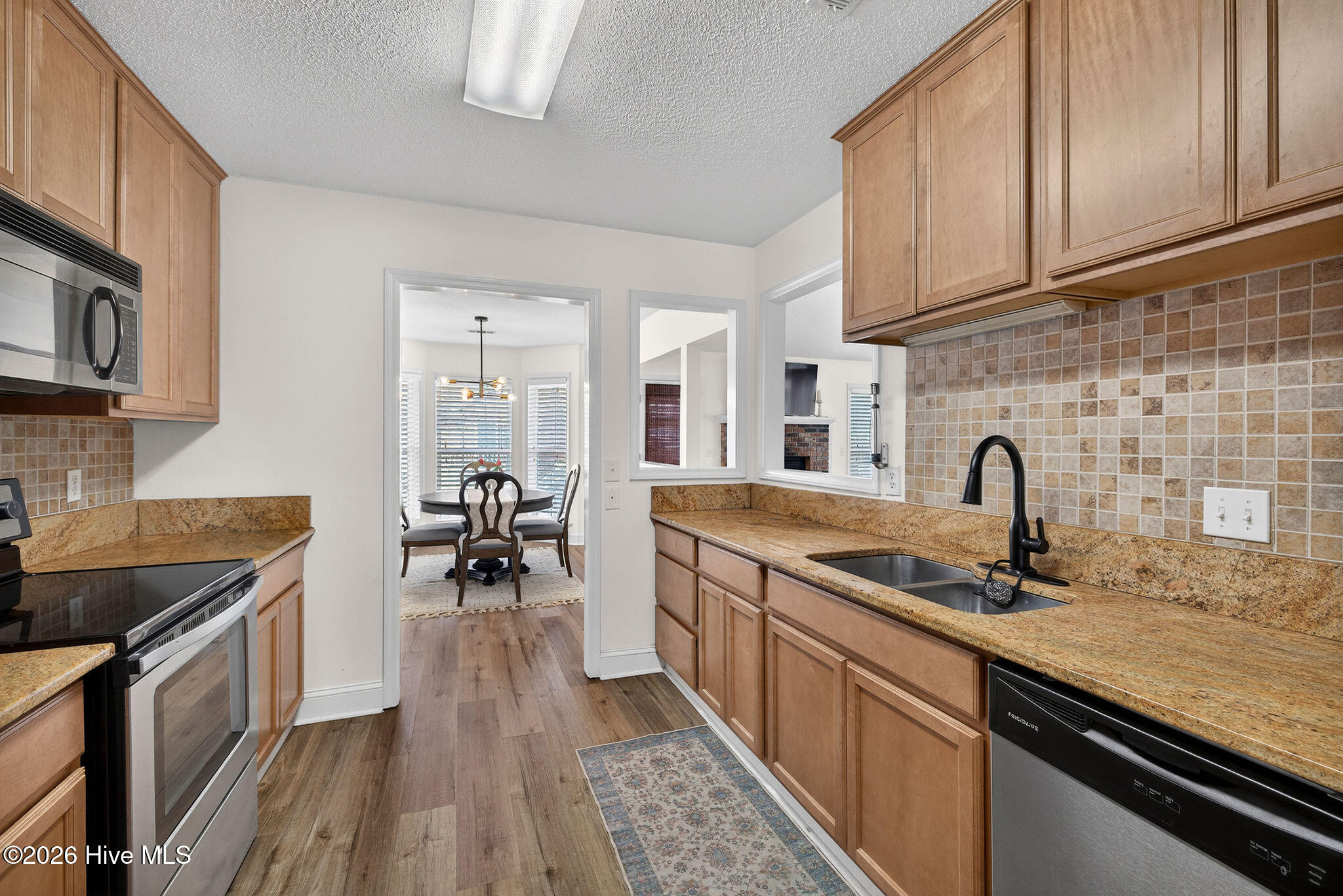 100565876 | Photo 13