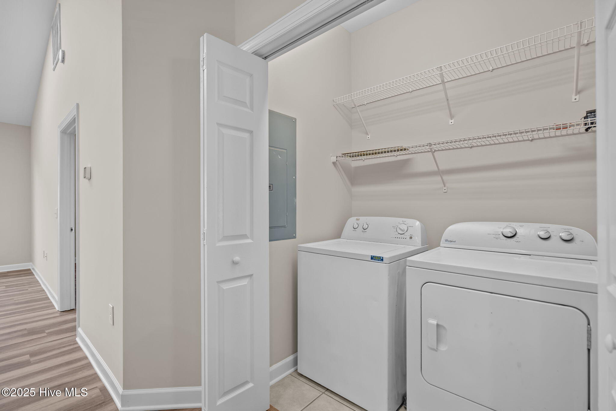 100540244 | Photo 25